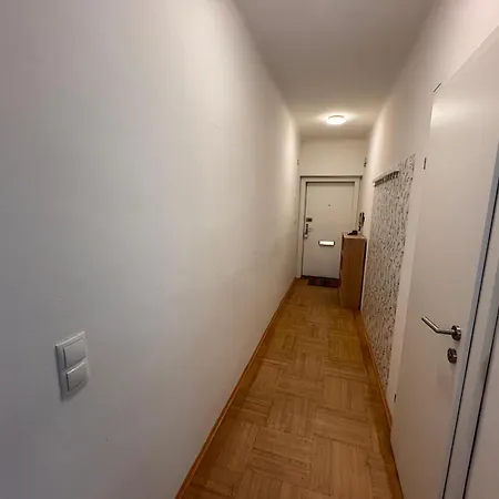 Grossraeumig Und Zentral Inklusive Parkplatz Graz