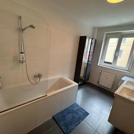 Apartament Grossraeumig Und Zentral Inklusive Parkplatz Graz