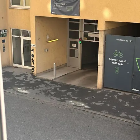 Grossraeumig Und Zentral Inklusive Parkplatz גראץ
