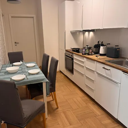 Grossraeumig Und Zentral Inklusive Parkplatz Apartament