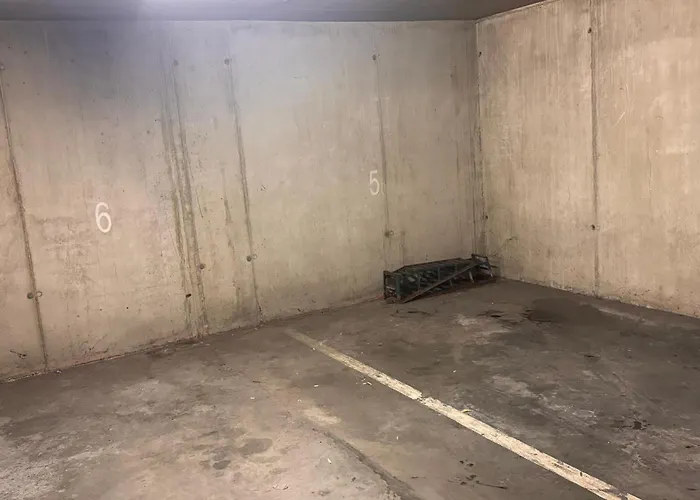 Grossraeumig Und Zentral Inklusive Parkplatz * גראץ